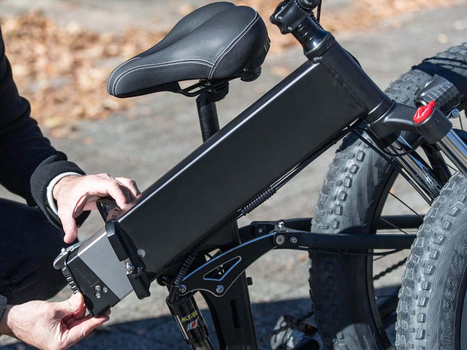 MOVE e-Bike バッテリー充電イメージ 公式サイト参照